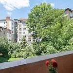 Top Pick! Central Spacious 2 Bedroom Apartment