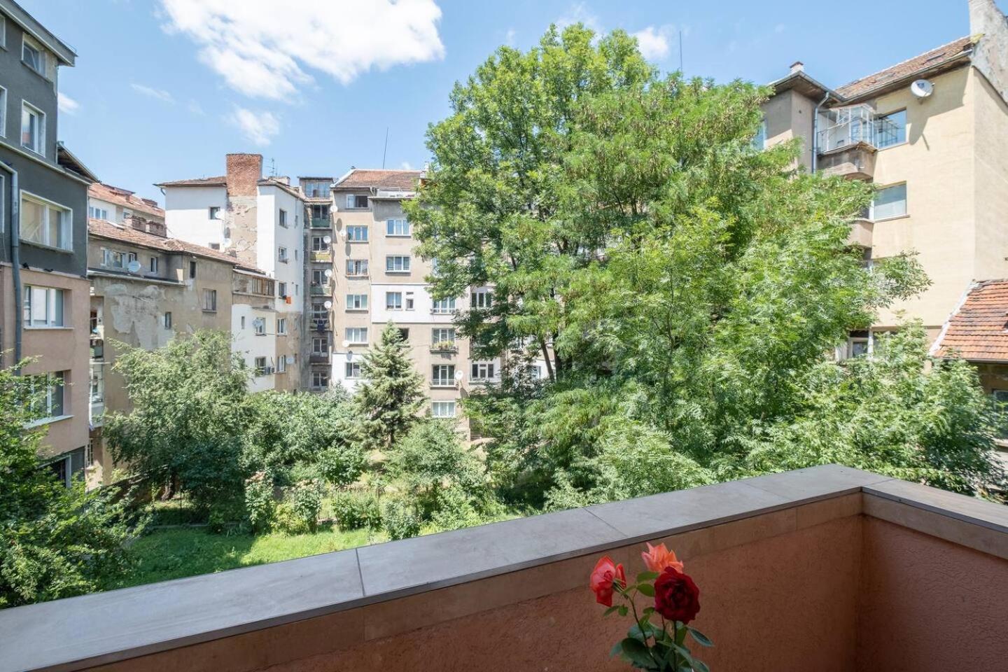 Pick! Spacious 2 Bedroom