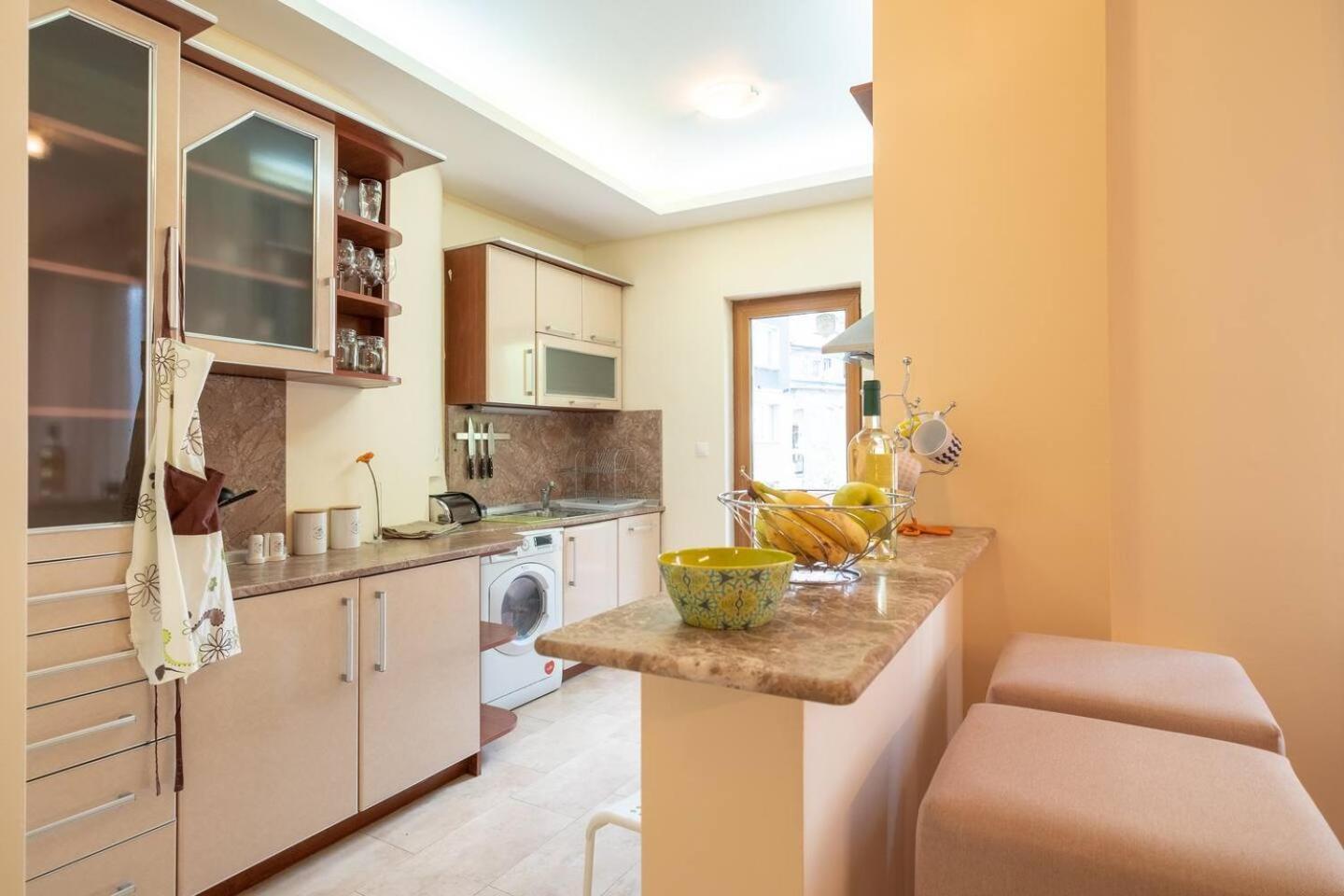 Pick! Spacious 2 Bedroom
