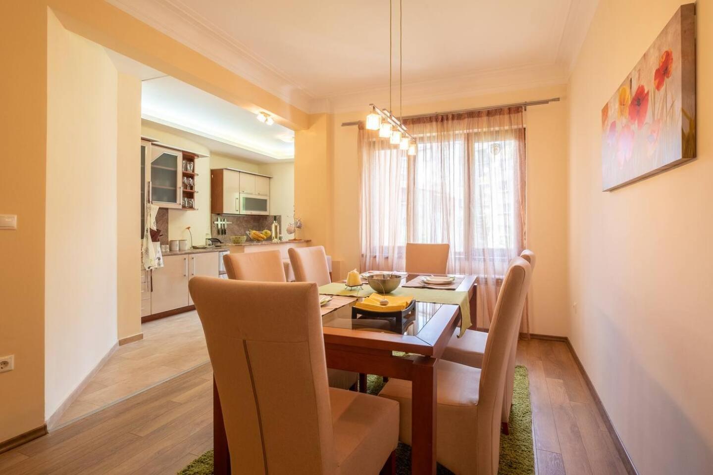 Pick! Spacious 2 Bedroom *
