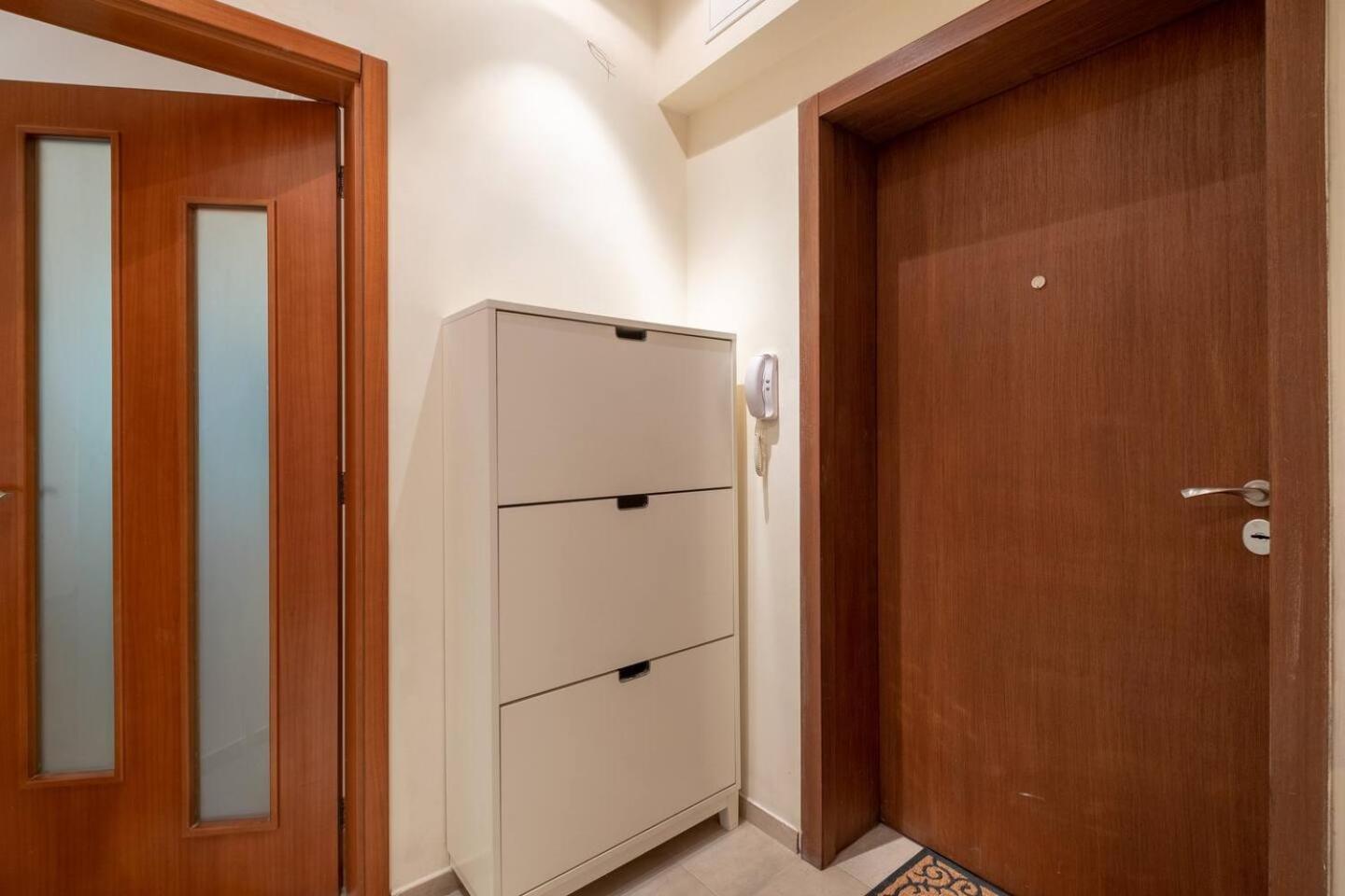 Pick! Spacious 2 Bedroom *