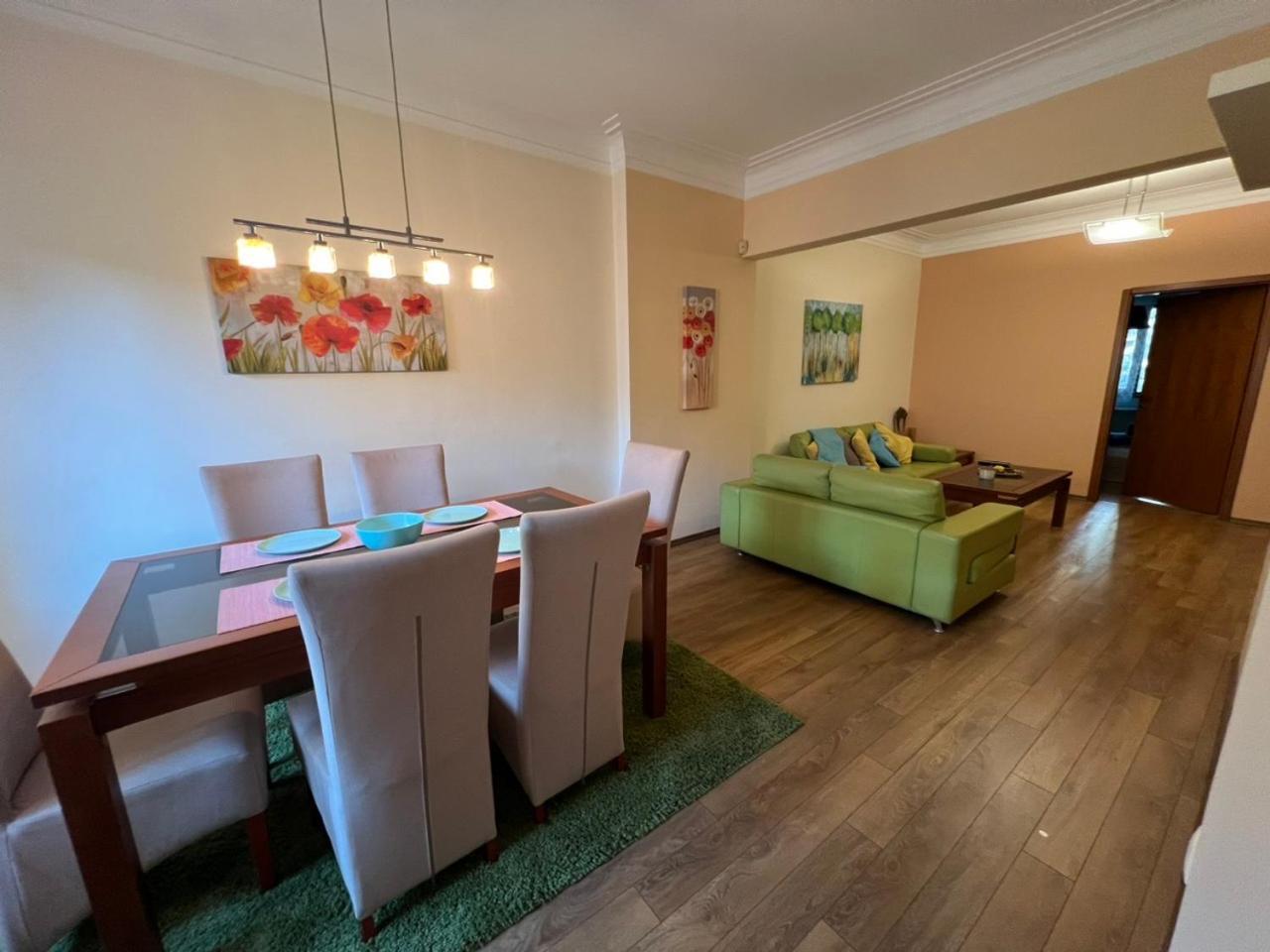 Pick! Spacious 2 Bedroom *