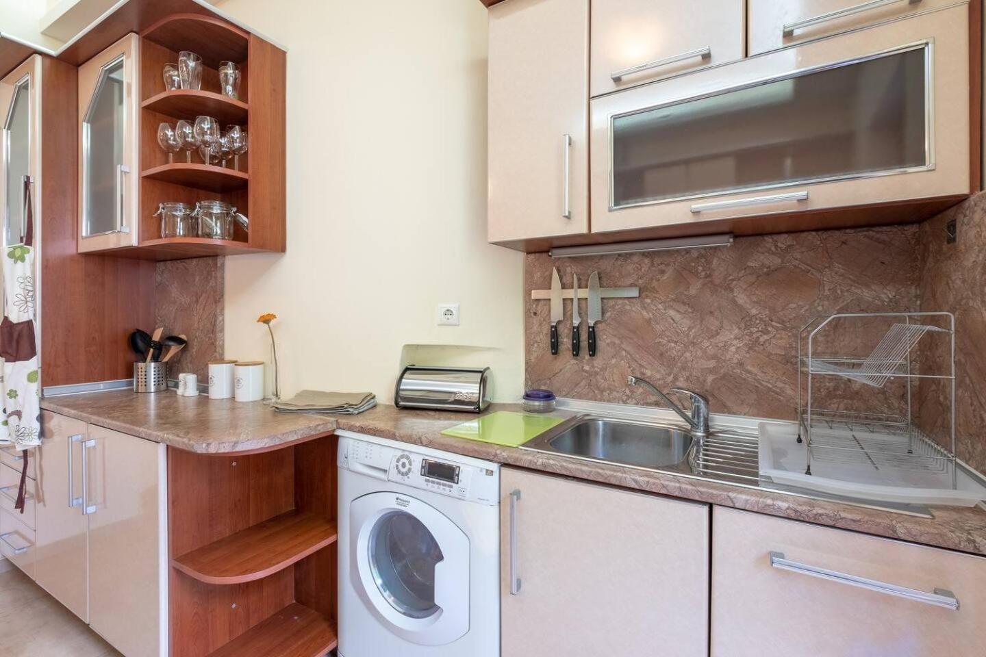 Pick! Spacious 2 Bedroom Apartment *