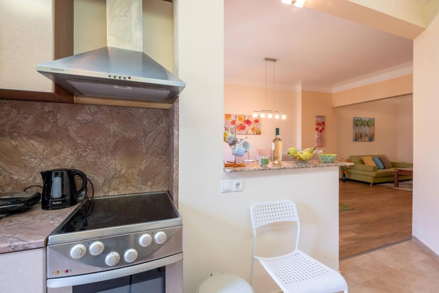 Apartment Pick! Spacious 2 Bedroom *
