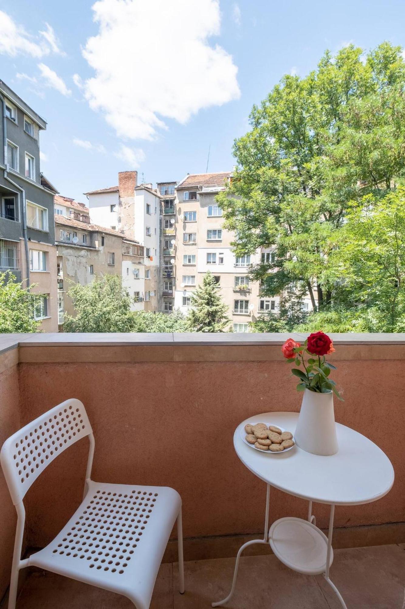 Pick! Spacious 2 Bedroom Apartment *